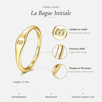 Bague Signature – détails : initiale en relief, poinçon S925, plaqué or 18 carats, largeur 2 mm